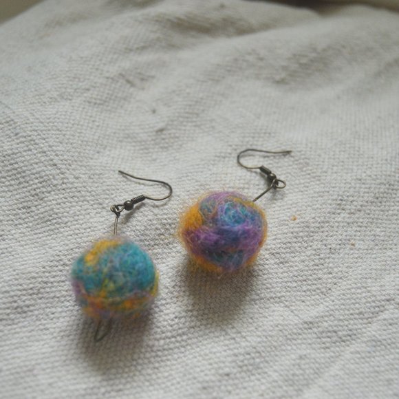 Felted multi-color hanging sphere shaped earrings - Picture 1 of 2
